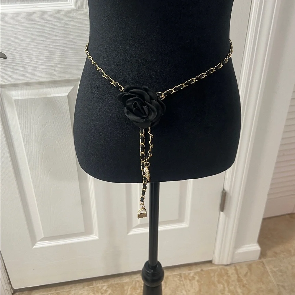 NEW ❤️Women's Elegant Floral Chain Belt with Black Rose Accent & Camellia Charm